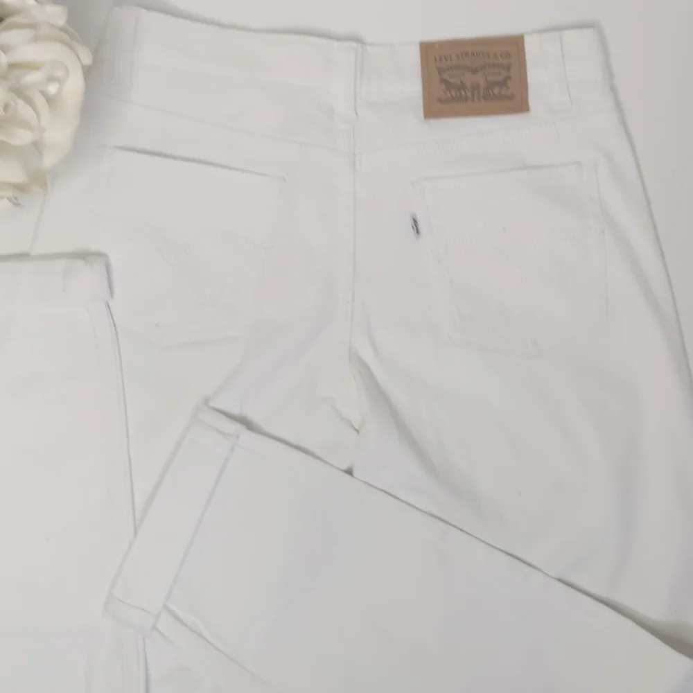 Levi Strauss BOYFRIEND Distressed White Crop Jeans size 16 Reg Adjustabl…